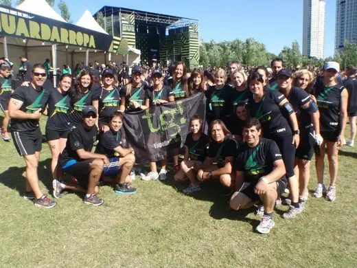 Equipo de running con su bandera